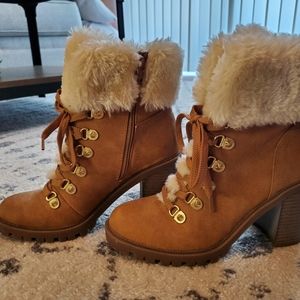 Guess boots size 6 1/2